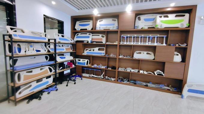 अस्पताल के लिए दो फंक्शन इलेक्ट्रिक नर्सिंग बेड एडजस्टेबल व्हाइट 2