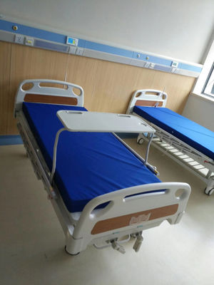 प्लास्टिक खाने की मेज 90X34.5cm बिस्तर पर तालिका अस्पताल के बिस्तर के ऊपर शीर्ष