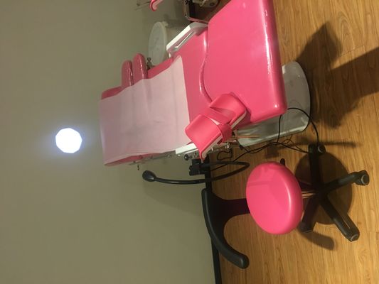 अस्पताल गुलाबी इलेक्ट्रिक Gynaec परीक्षा टेबल लैंप के साथ प्रसूति तालिकाDelivery बिस्तर