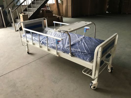 दो कार्य चिकित्सा मैनुअल अस्पताल में दो क्रैंक और अधिक बेड टेबल के साथ बिस्तर