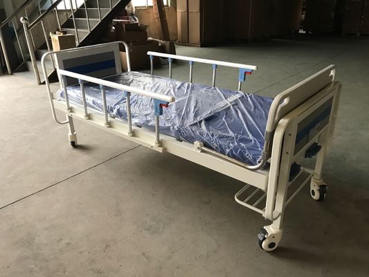 दो कार्य चिकित्सा मैनुअल अस्पताल में दो क्रैंक और अधिक बेड टेबल के साथ बिस्तर