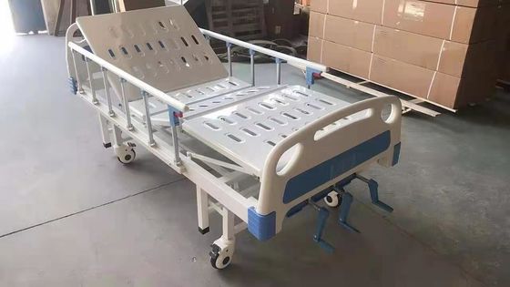 2 क्रैंक अस्पताल मैनुअल रोगी बिस्तर स्टील स्प्रे प्लास्टिक फ्रेम
